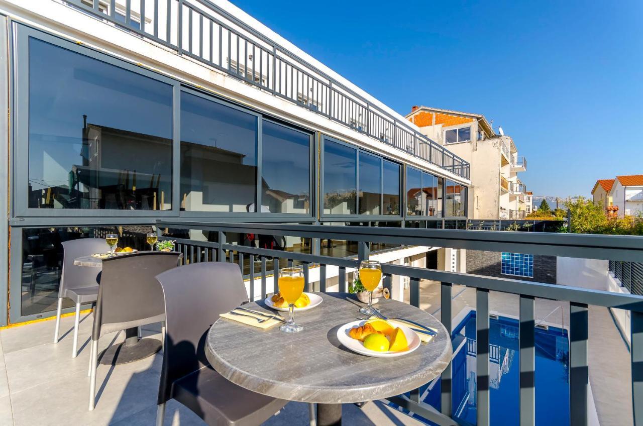 Pensionat Saints Suites Kastela 3*